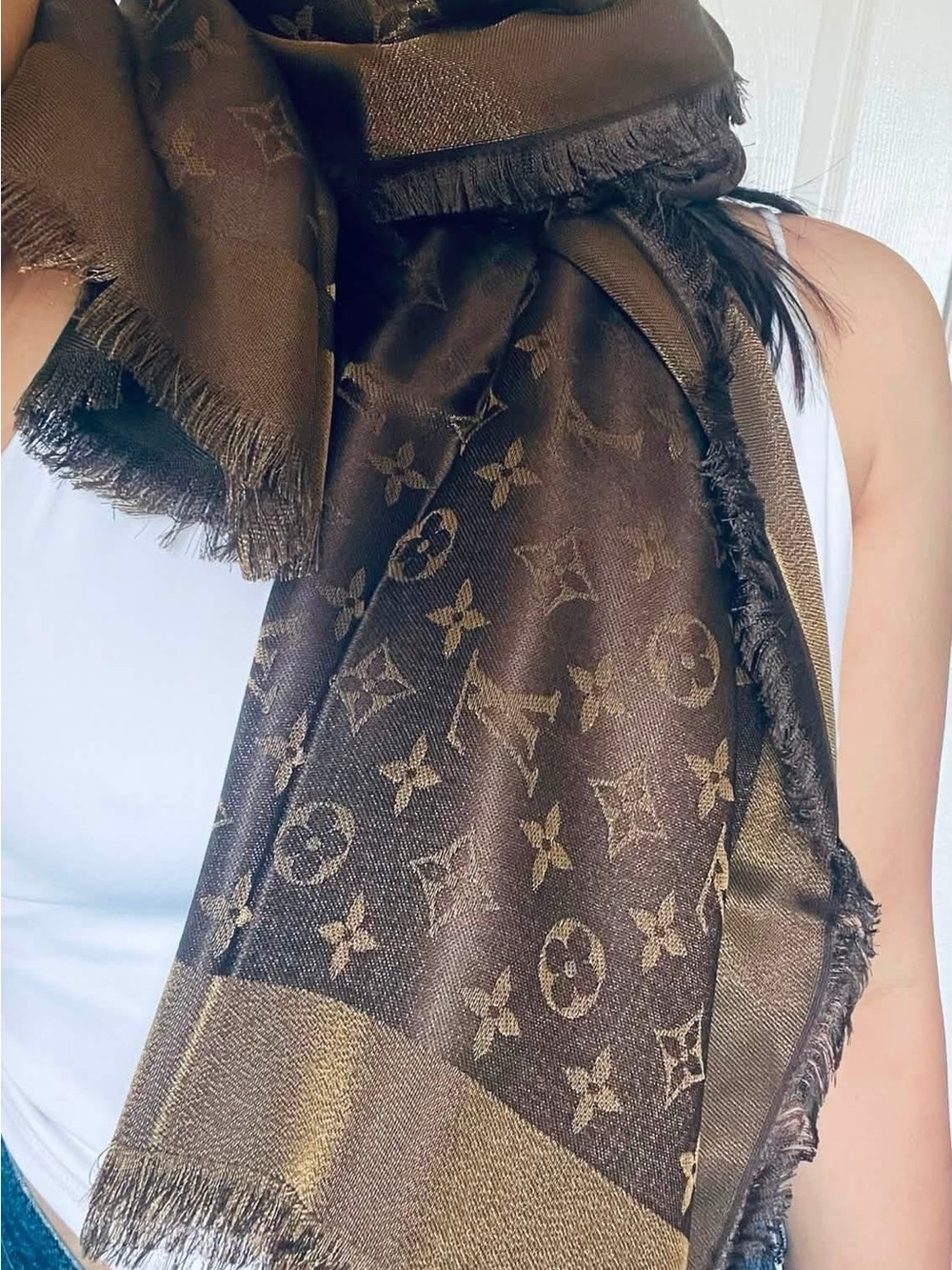 Louis Vuitton Brown SHINE Monogram Jacquard Scarf - Picture 8 of 8